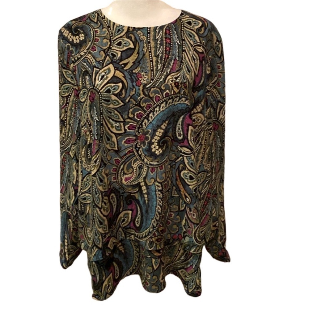 J. Jill beautiful long sleeve crew neck blouse. Size M. Layered. Paisley floral.